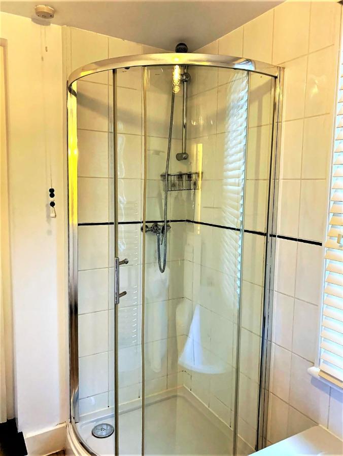 Riverside Channel5 "Holidays Homes In The Sun" Featured Central Canterbury Cottage With Free Parking Extérieur photo